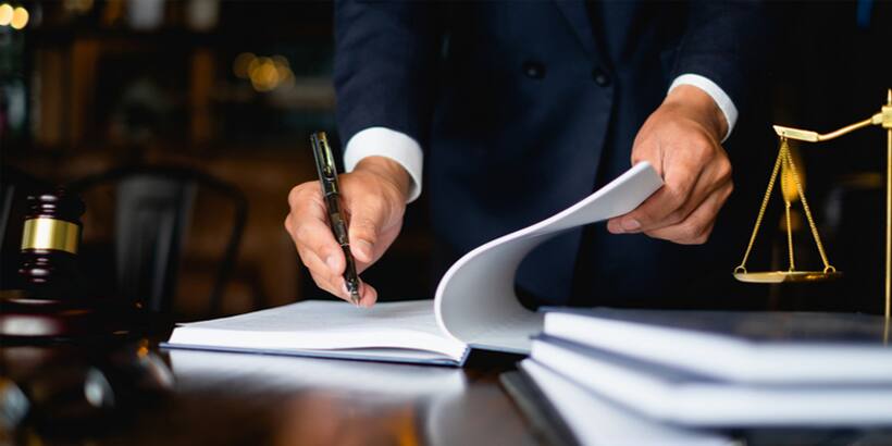 Who is a International Arbitrator?